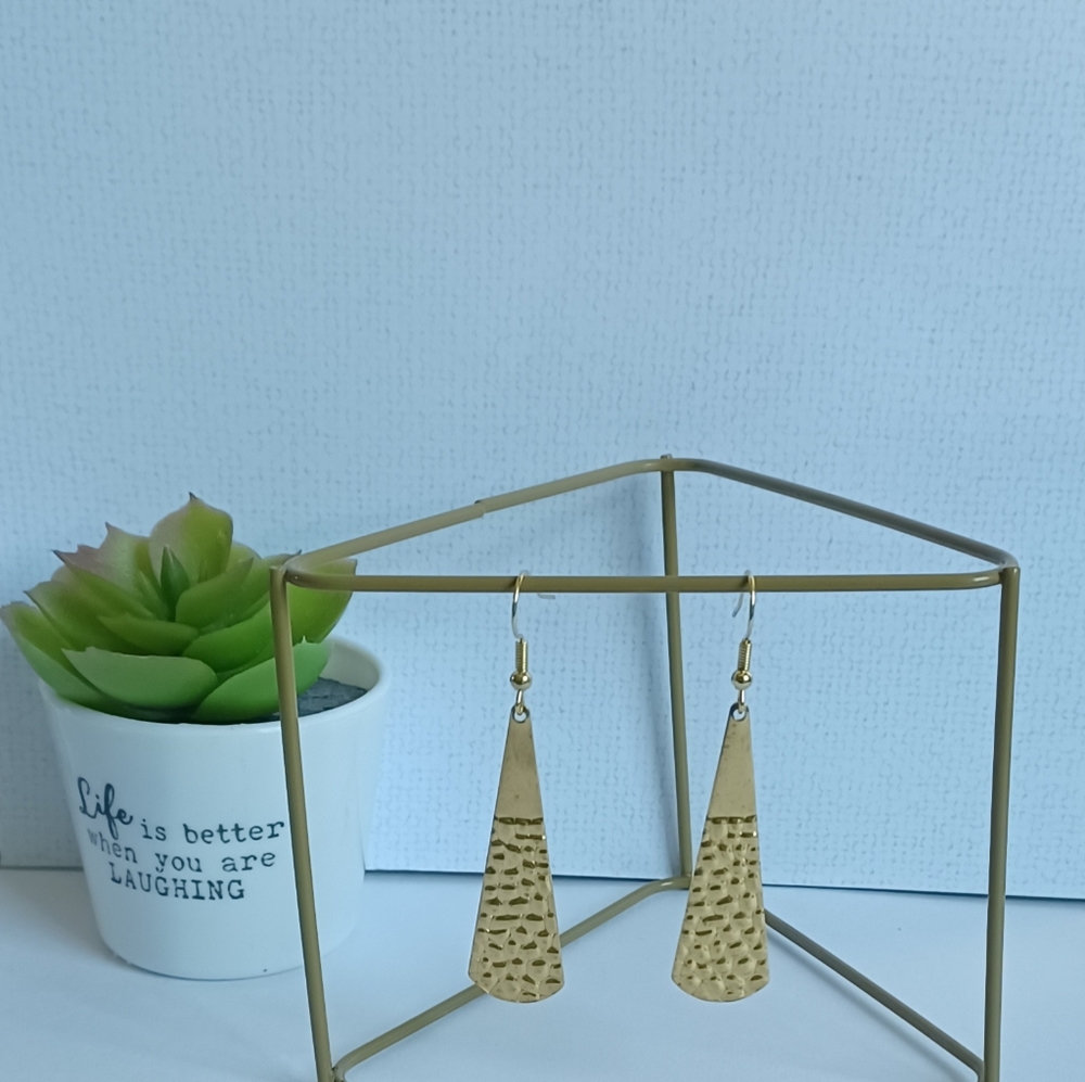 Gold hammered earrings